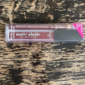 HARD CANDY matte VELVET MOUSSE liner/lip-color
